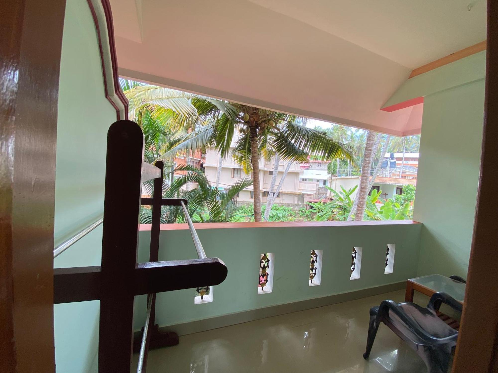 Packbag Comfort Bed & Breakfast Kovalam Exterior photo